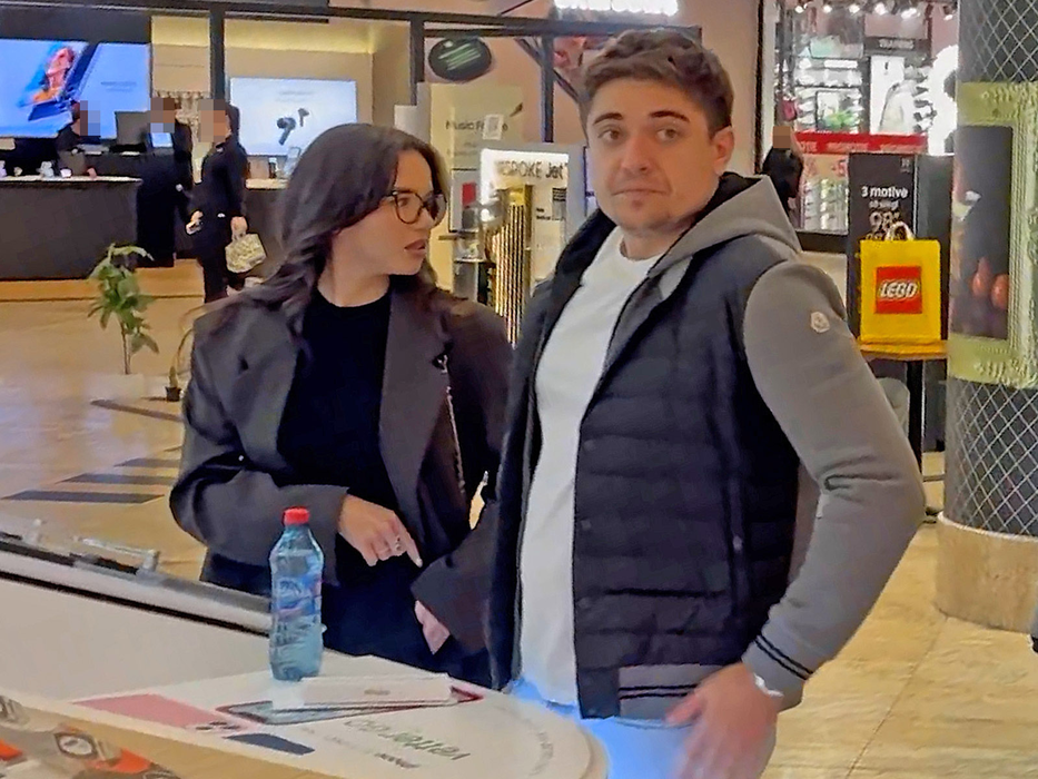 Johnică Nababul și-a scos iubita la mall