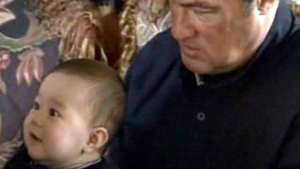 Ce baietel dragalas are Steven Seagal!