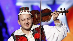 Il mai tineti minte pe Vasilica, ceterasul de la Romanii au talent? Uite cui ii canta in struna acum!