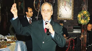 Are 62 de ani, a cantat nopti si zile prin carciumi si n-a obosit. Fotografii de colectie cu Nelu Ploiesteanu