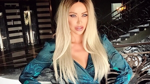 Bianca Drăguşanu a renunţat la blond! Iubita lui Victor Slav a intrat în tabăra roşcatelor