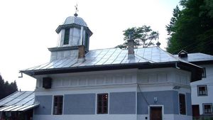 Semn divin în plină pandemie de coronavirus! Plânge icoana Maicii Domnului cu Pruncul Iisus Hristos de la Mănăstirea Frăsinei | FOTO