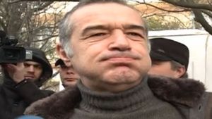 Gigi Becali, invadat de colindatori! Nu a mai vazut in viata lui atatia oameni: "Au venit la cerşit, nu la colindat"