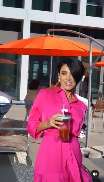 Adelina Pestrițu, cu lenjeria intimă la vedere după ce a refăcut o scenă cunoscută cu Marilyn Monroe! Scenele incitante au fost văzute de câțiva bărbați | VIDEO