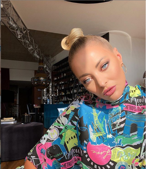 Delia, replici tăioase cu fanii, pe Instagram: ”La ce doctor ai apelat?” / ”Sună ca și când am avut buză de iepure!”