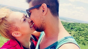 Si-a gasit in sfarsit jumatatea. El este barbatul care l-a inlocuit pe J Balvin din inima Xoniei