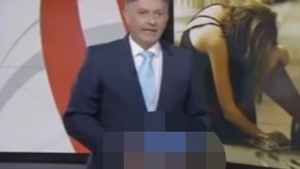 VIDEO Gafă MONUMENTALĂ a unui jurnalist BBC! Ce avea in mână, in momentul in care a intrat in direct