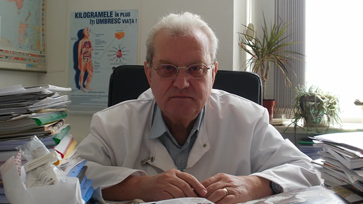 Anuntati bucatarul ca vine Hercule! Puscariasii i-au pregatit Profesorului Mencinicopschi un loc la ei in celula