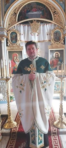 S-a aflat cine l-a găsit spânzurat pe părintele Liviu Crauciuc. Soția lui a lipsit de la înmormântare, dar a trimis o coroană cu flori pe care a scris un mesaj sfâșietor