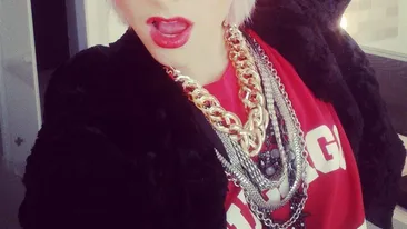 Ea este Lady Gaga de Romania! Cele mai sexy vedete din Romania i-au dat 10 pentru originalitate!