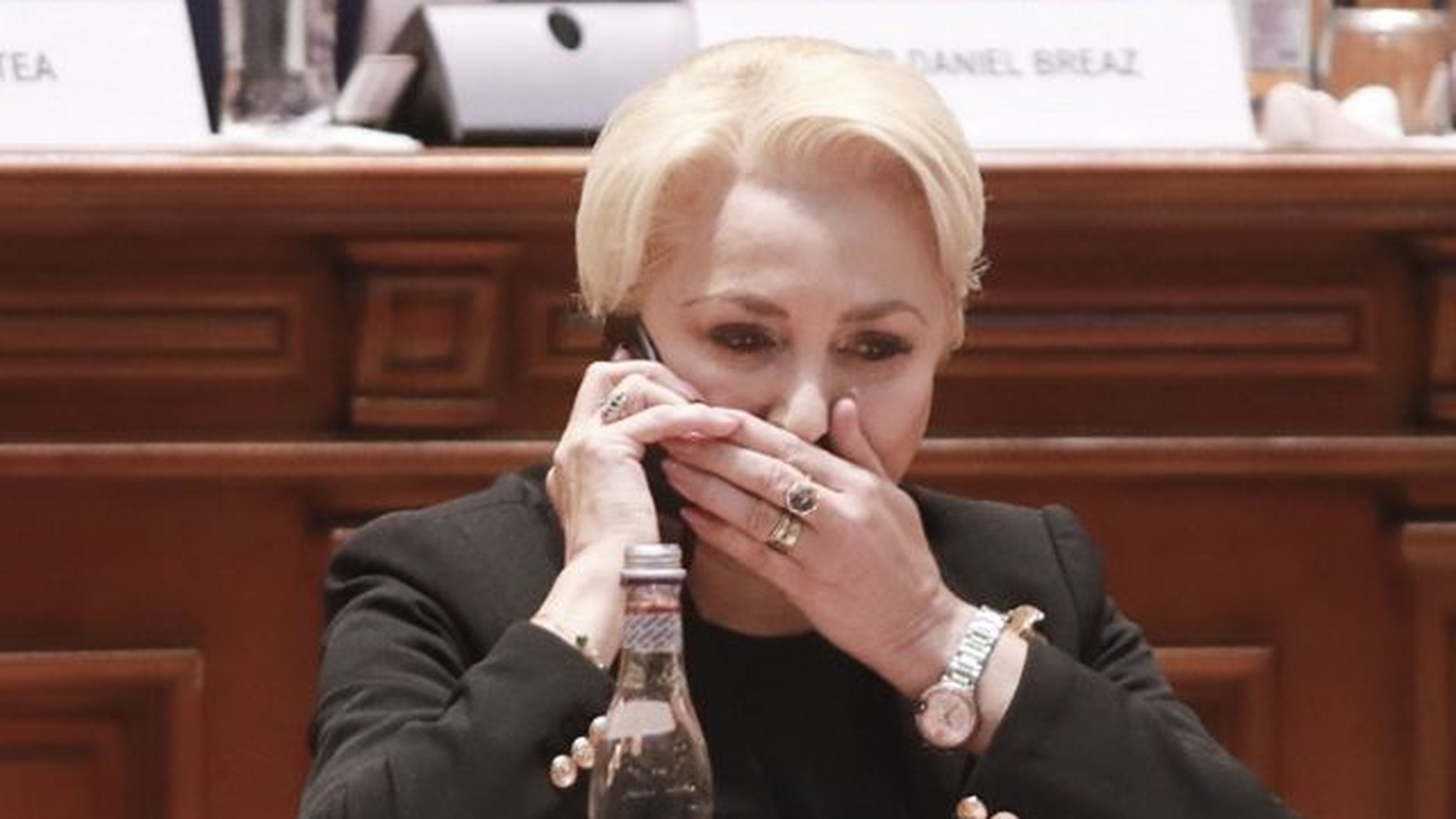 Cum a reușit Viorica Dăncilă să se angajeze la BNR „Fără uși deschise nu faci nimic în țara asta”