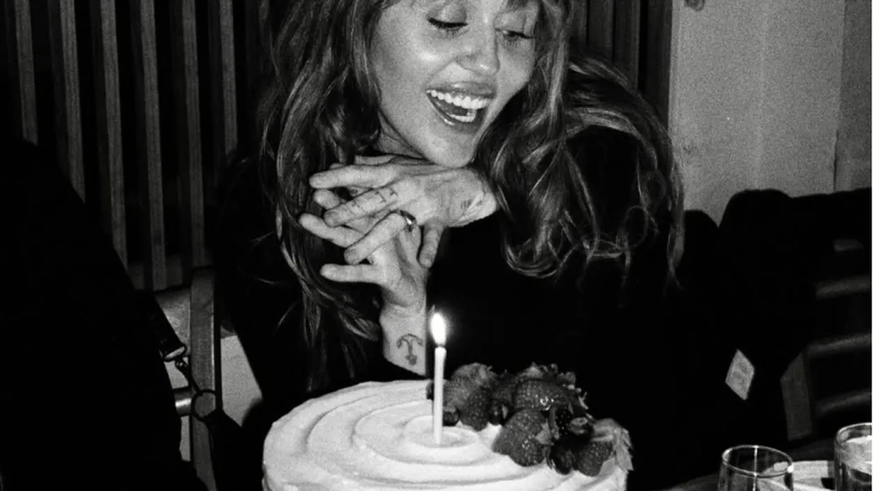 Nunta anului în showbiz! Cântăreața a primit un inel cu diamant care valorează cât un penthouse!