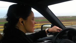 Andreea Marin, la un pas de a rămâne pieton! A fost prinsă de poliţişti conducând cu o viteză ameţitoare! Vezi ce amendă a primit