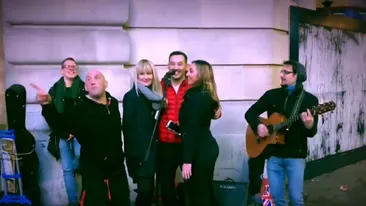VIDEO / Ștefan Stan, prestație de zile mari pe străzile din Londra! Cine s-a alăturat artistului și l-a acompaniat, deși era băut...