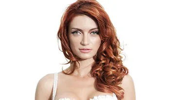 O romanca, la un pas de Cartea Recordurilor! Canta la un nai din sticla, batut cu 500 de cristale Swarovski!