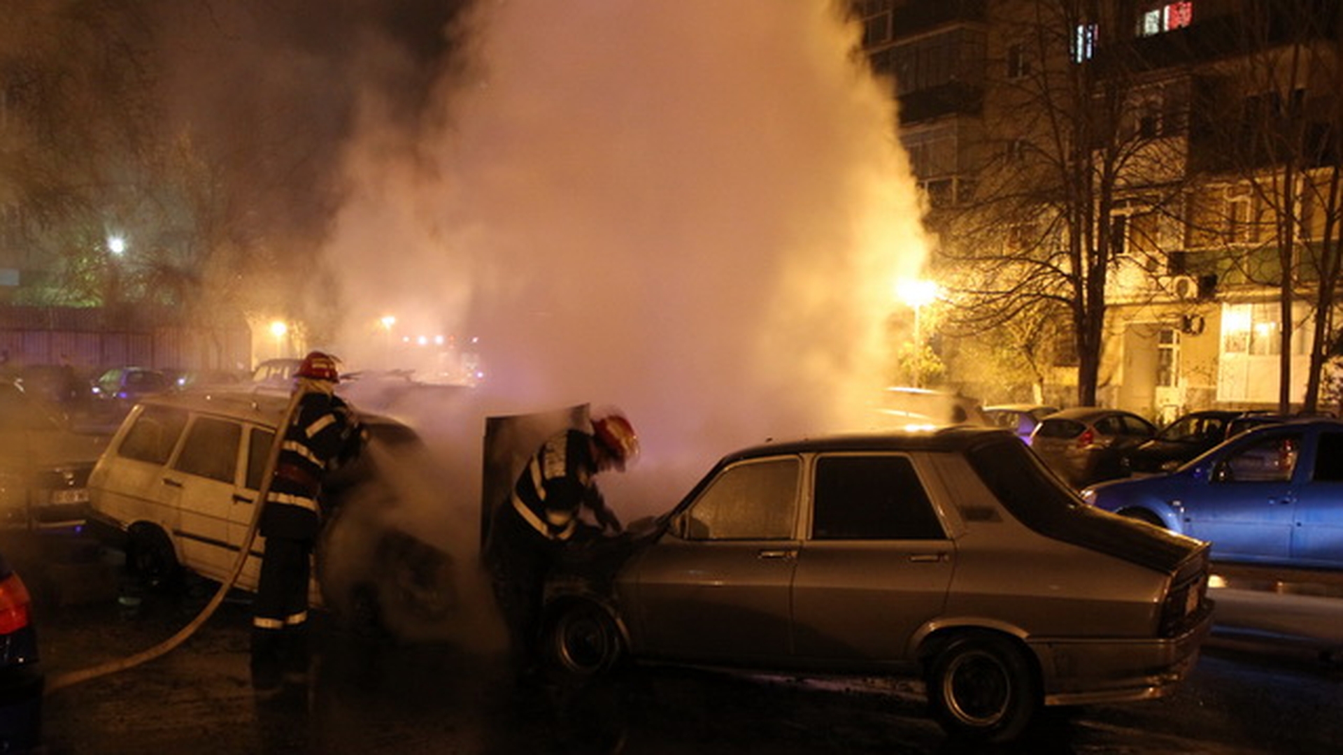 Piromanul din Drumul Taberei a ajuns la psihiatrie dupa ce a incendiat 13 autovehicule!