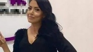 Andreea Mantea a trecut la ”defrişat”! Bruneta a intrat în toiul pregătirilor pentru petrecerea de Crăciun