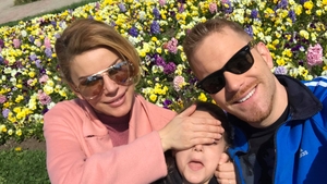 Alina Laufer  e o...”fetiţă ascultătoare” ! Ce mesaj i-a transmis de ziua ei soţul, cel mai bogat secretar de stat din Guvern!