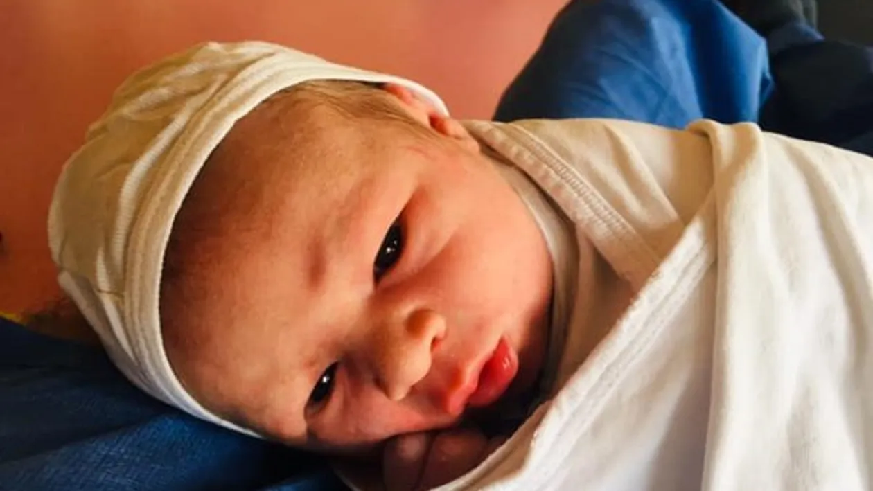 Știrea momentului în showbiz-ul din România! Cântăreața a născut