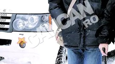 Dan a venit la prima ora sa aprinda o lumanare la capataiul parintelui sau. Emil Hossu, plans discret de fiul din prima casnicie