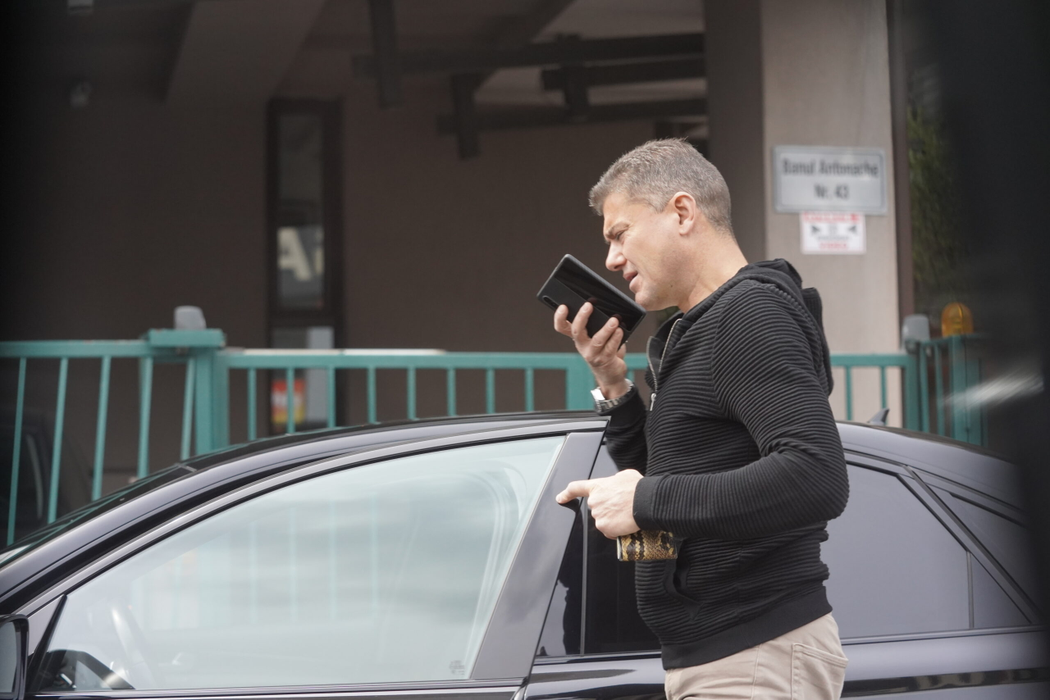 Cristian Boureanu iese din mașină. Sursă foto: CANCAN.RO (aprilie 2022)