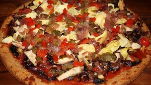 VIDEO Comanzi pizza? Cu siguranta te-ai intrebat ce face baiatul care iti livreaza comanda pana la tine acasa! Gestul de neiertat