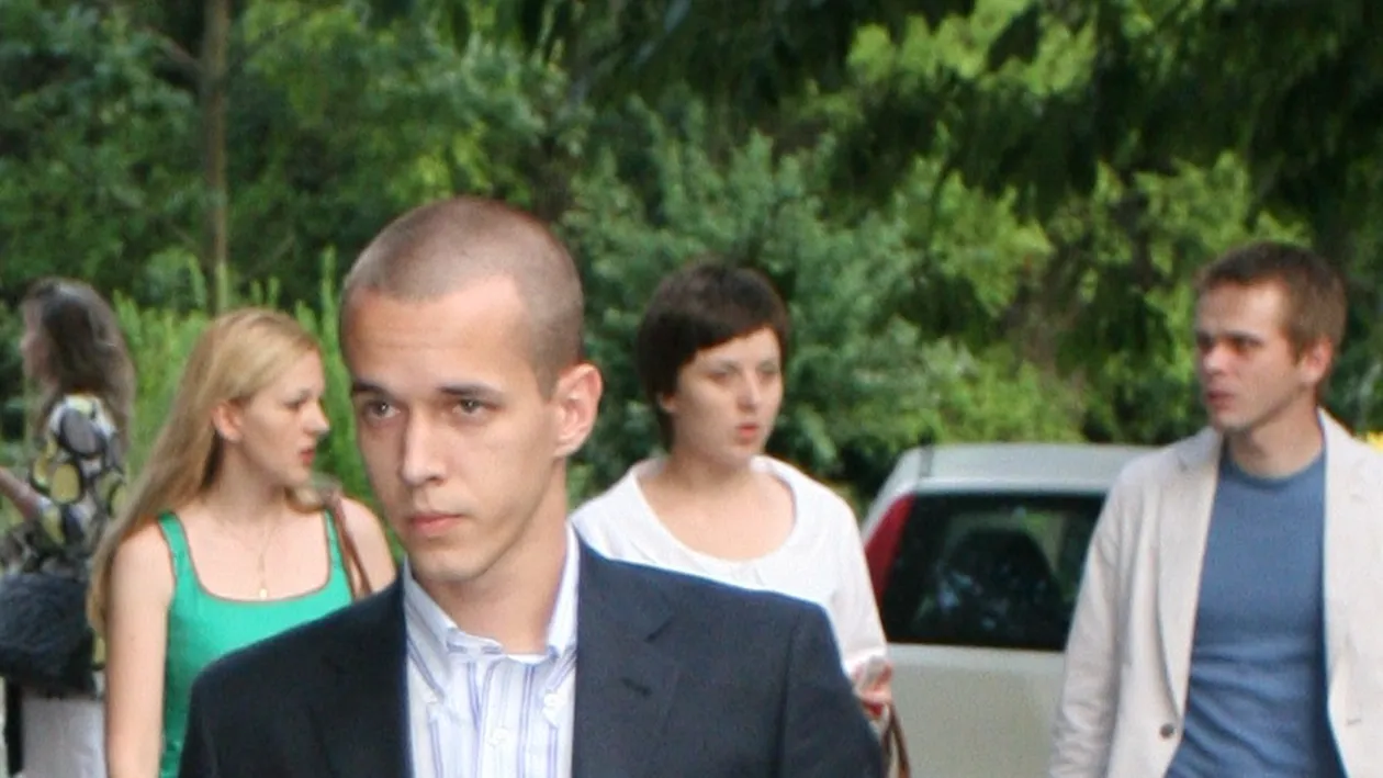 Andrei Nastase a demarat afacerea “Cabana”! Are terasa cu incalzire si vinde vin fiert si carne pe gratar!