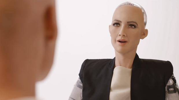 Robotul Sophia care amenința că distruge omenirea a ajuns în România