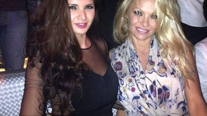 O duce din ce in ce mai bine! Ramona Gabor s-a împrietenit in Dubai cu Pamela Anderson: "Monica m-a rugat să am grijă de ea"