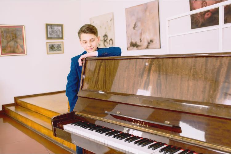 Cine e, de fapt, Mihai Țigaret, elevul de 13 ani care a luat Golden Buzz de la Andra Măruță, azi-noapte la Românii au Talent de la Pro TV