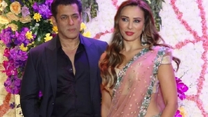 De ce Salman Khan nu se căsătorește cu Iulia Vântur. Tatăl actorului de la Bollywood a dezvăluit adevăratul motiv!
