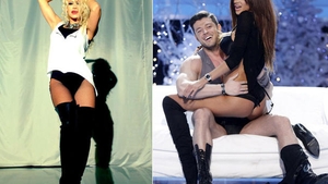 BIANCA DRĂGUŞANU şi ANDA ADAM, aceleaşi gusturi, nu doar la  bărbaţi! Atât cântăreaţa, cât şi fosta asistentă tv au ales acelaşi...