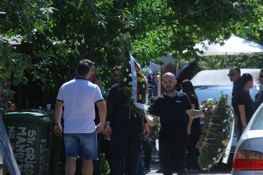Mesajul tulburător scris pe coroana adusă de Nelu Ploieșteanu pentru fiul său mort