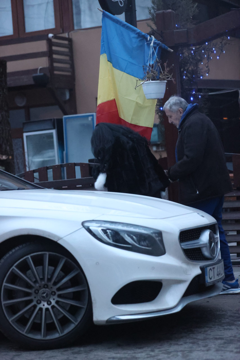 Ilie Năstase, galant față de Ioana Simion!  CANCAN.RO a surprins sărutul care demonstrează că și-au rezolvat problemele!