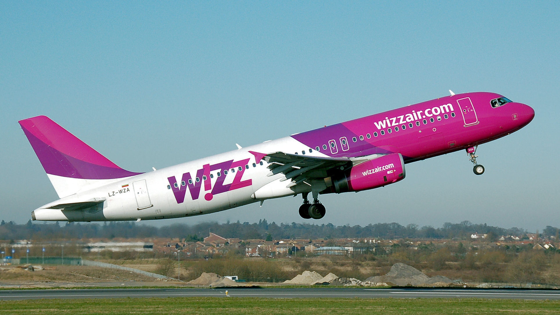 Rutele spre Dubai din București și Cluj-Napoca, suspendate de Wizz Air. Anunțul official al companiei