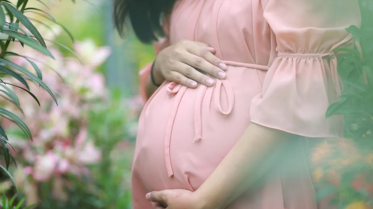 O femeie a născut copilul unui alt cuplu, fără să aibă habar. Cum s-a putut întâmpla așa ceva