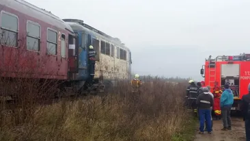 Un tren cu 100 de pasageri a luat foc în judeţul Mureş!