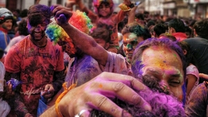 Holi, festivalul culorilor care transformă străzile în curcubee. Sărbătoarea spectaculoasă a primăverii