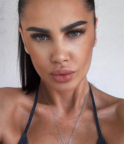 Oana Zăvoranu își face curățenie în garderobă! Câte sute de euro cere pe o geantă
