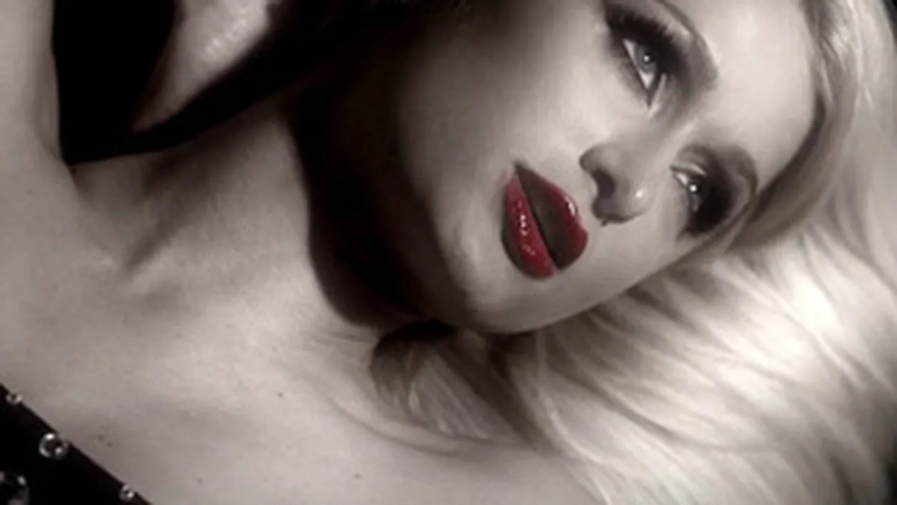 VIDEO Cat de beat sa fii sa crezi ca Paris Hilton poate sa cante?! Chiar blonda are dubii, in noua ei piesa, Drunk Text!