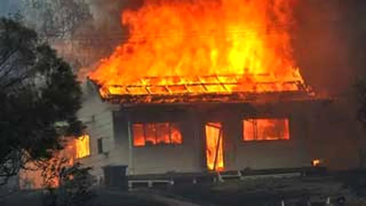 O batrana a murit intr-un incendiu izbucnit in locuinta sa si care a cuprins alte doua case