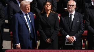 Donald Trump, salvat de la o gafă rușinoasă de Melania Trump. Ce i-a șoptit la ureche el a EXECUTAT imediat!