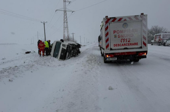 Un microbuz s-a răsturnat pe drumul București-Giurgiu. A fost activat planul roșu/ sursă foto: ISU Giurgiu