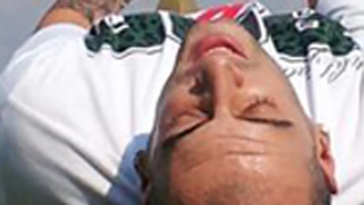 N-o sa iti vina sa crezi ce gest obscen a facut CRBL! Vezi ce si-a pus intre picioare!