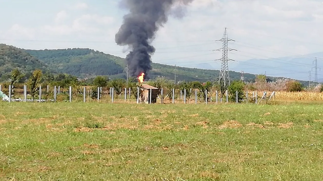 Incendiu puternic la o fabrică de vopsele din Mihăești-Vâlcea | FOTO + VIDEO