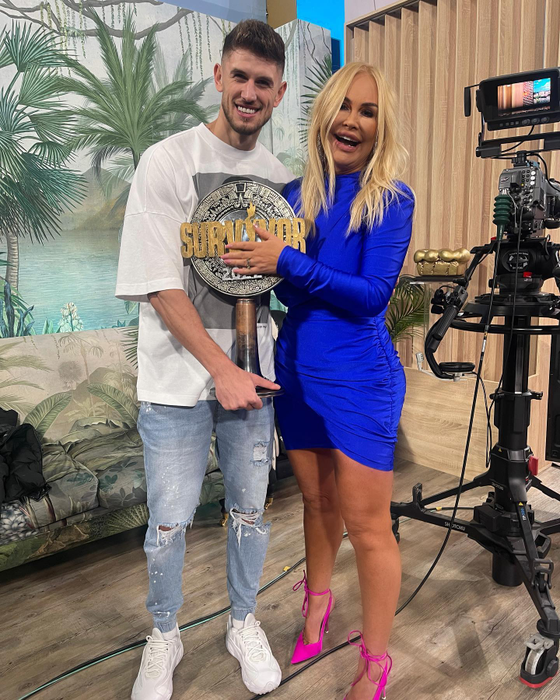 Vica Blochina: "Îți dai seama cât o să sufăr că nu pot să beau un pahar să mă distrez?! Parcă altfel e distracția când bei un pahar, măcar îl ții în mână!" (Foto: Instagram)