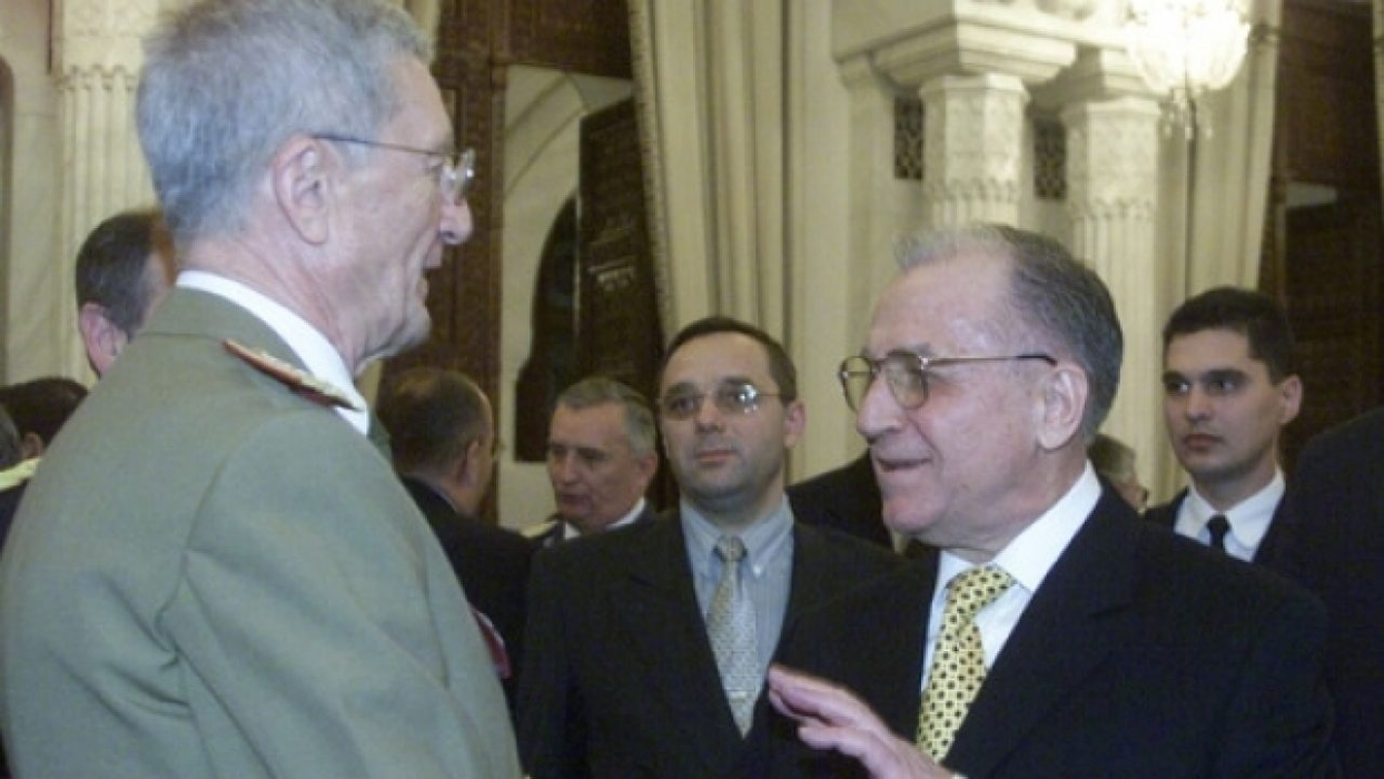 Victor Stănculescu, alături de Ion Iliescu