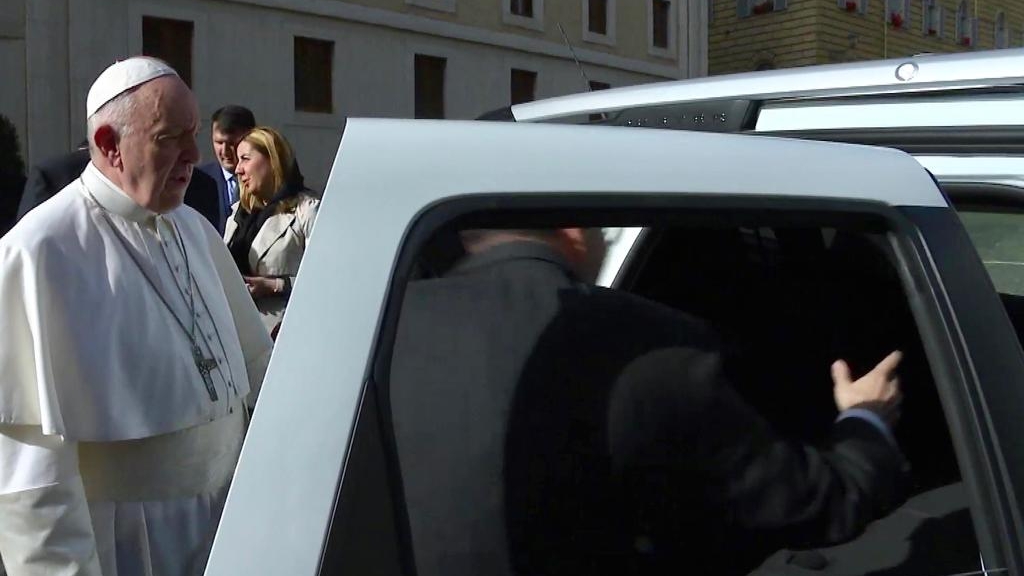 Papa Francisc nu a avut mașină blindată! De ce a refuzat asta Suveranul Pontif