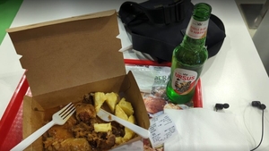 "Jecmăneală totală!" Câți lei a dat un turist român pentru o bere la 0.33 litri într-un restaurant din Aeroportul Otopeni