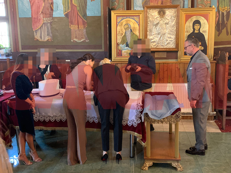 Laurențiu Reghecampf și Corina Caciuc și-au botezat fiul, pe micuțul Liam! SURSA: CANCAN.RO